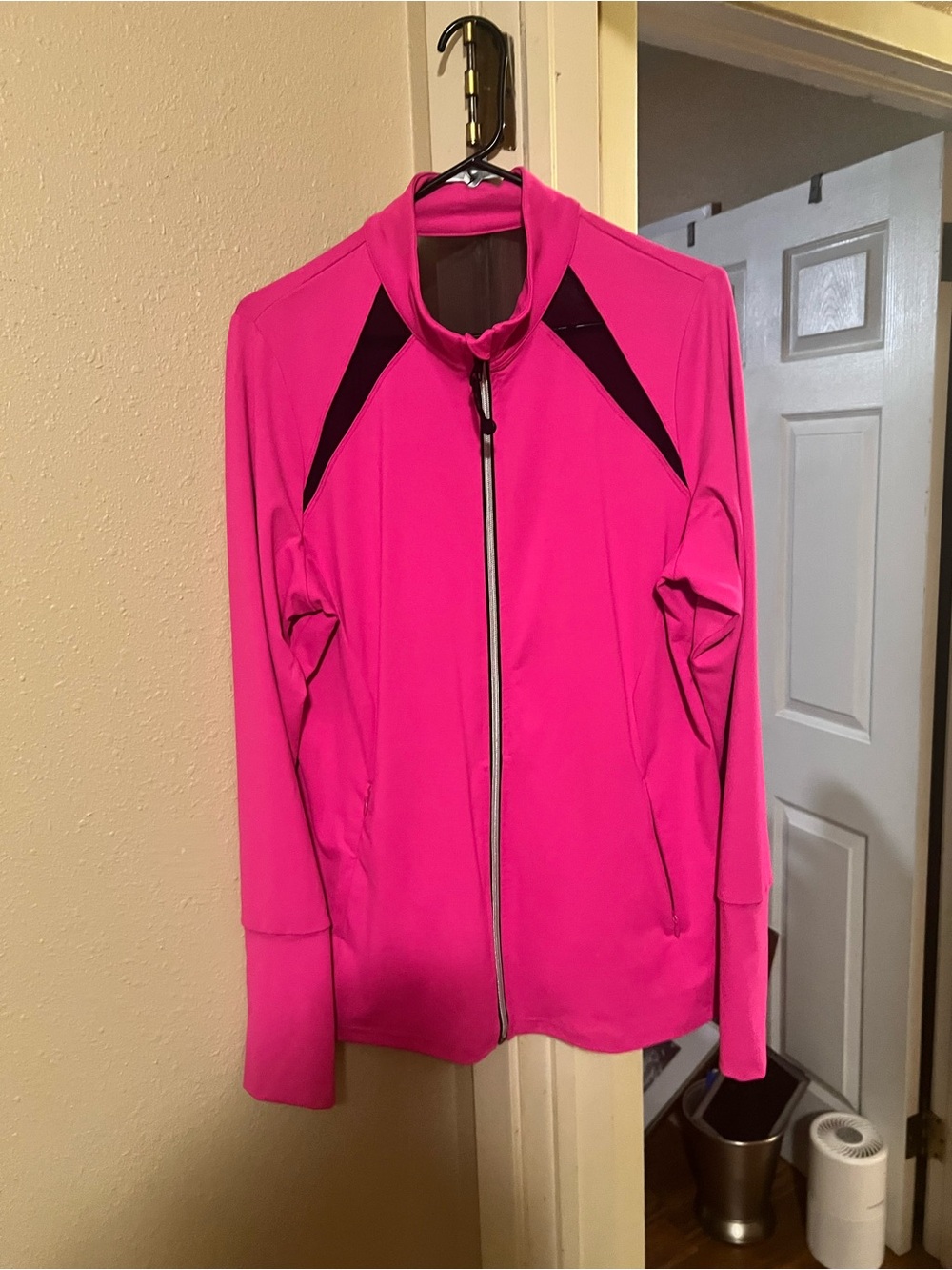 Women’s Hot Pink Zip-Up Active Jacket